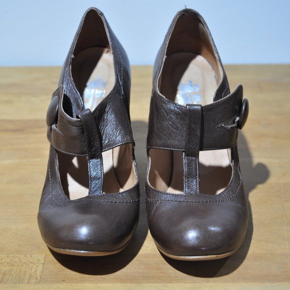 Brown leather t-strap heels -- Browns ID label - Picture 1 of 7